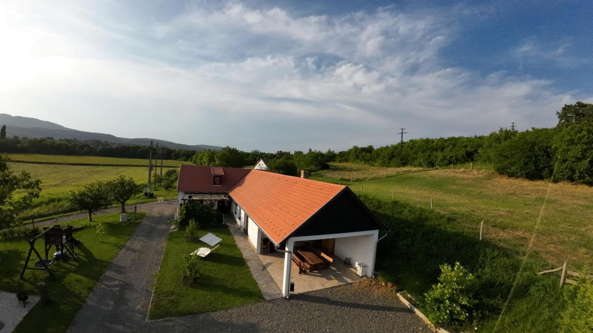 Kishosszuret Vendeghaz Hotel Pecsvarad ภายนอก รูปภาพ