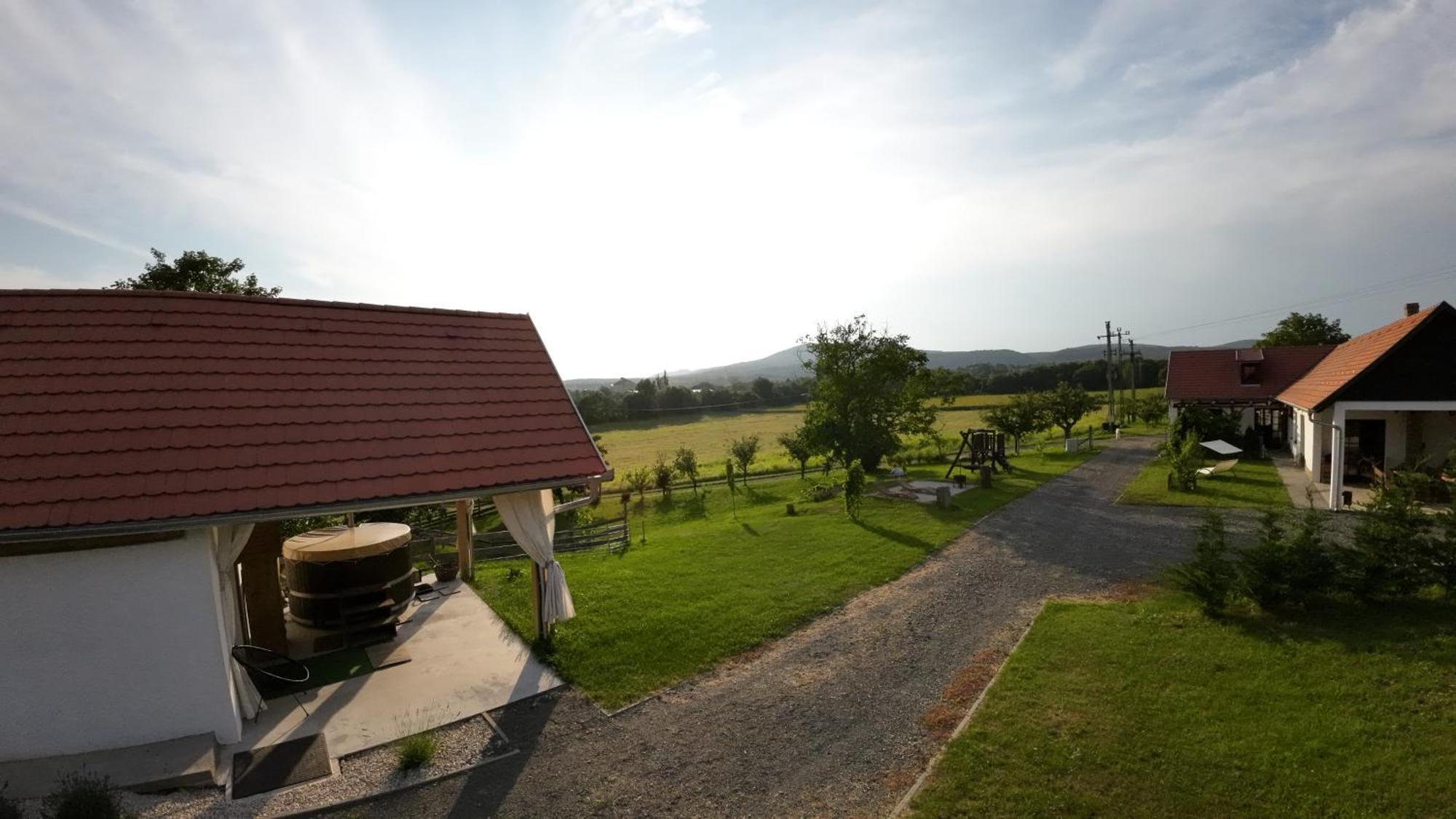 Kishosszuret Vendeghaz Hotel Pecsvarad ภายนอก รูปภาพ